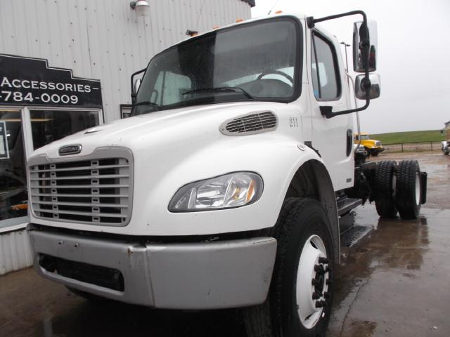 Image #0 (2005 FREIGHTLINER M2 S/A 5TH WHEEL TRUCK)